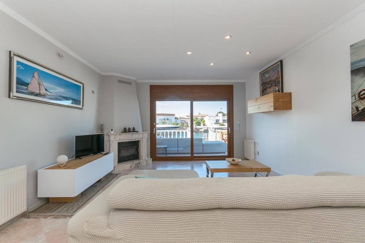Casa Con Vista Al Canal Holiday home Roses