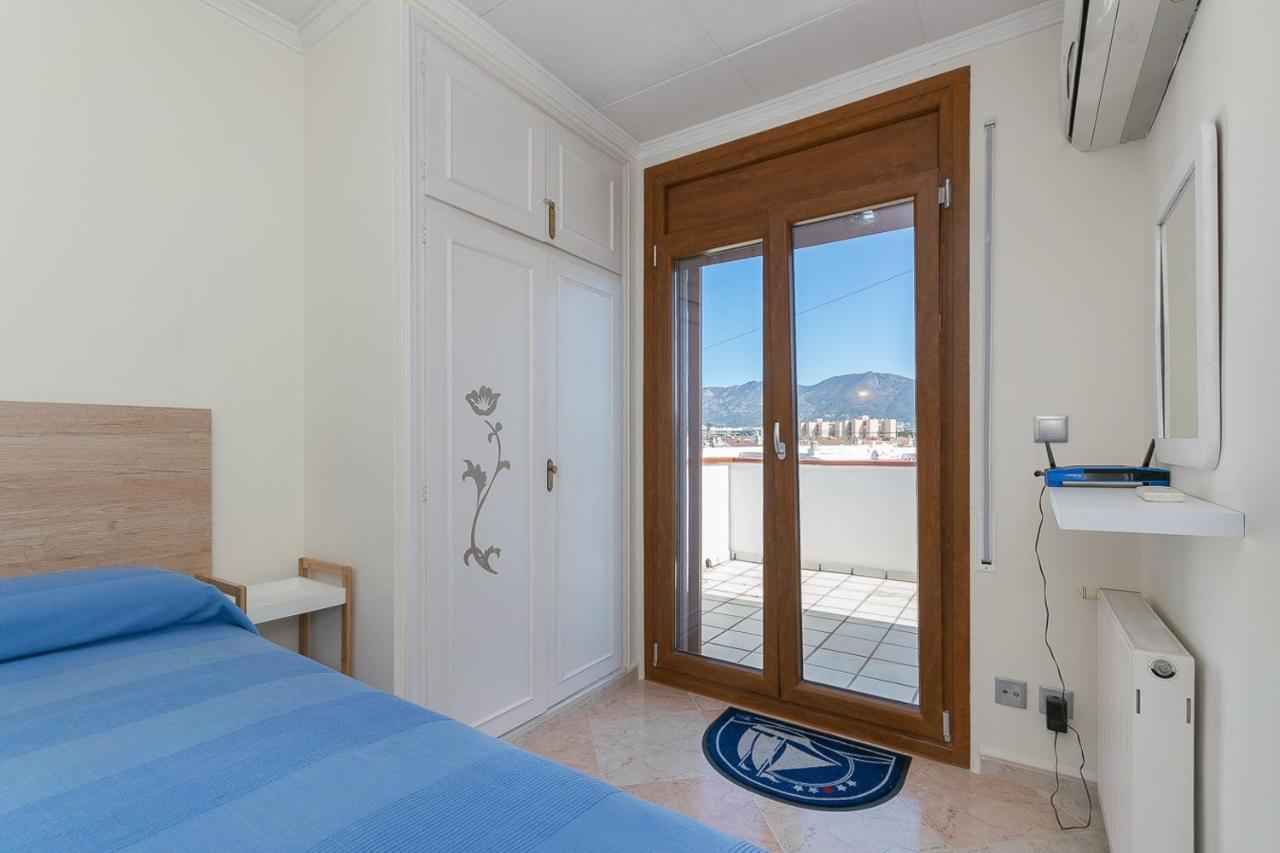 Casa Con Vista Al Canal Сasa de vacaciones Rosas